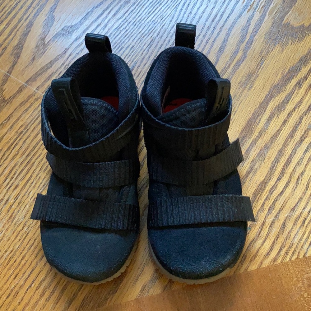 Nike Soldiers, Toddler size 6, GUC